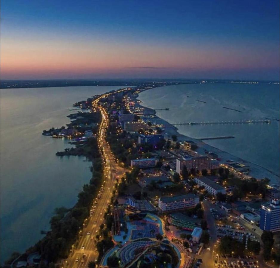 Summerland Sea & Lake Mamaia Exteriér fotografie